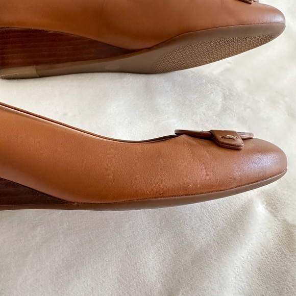 Tory Burch Slight Wedge Heels / Flats - Picture 11 of 16